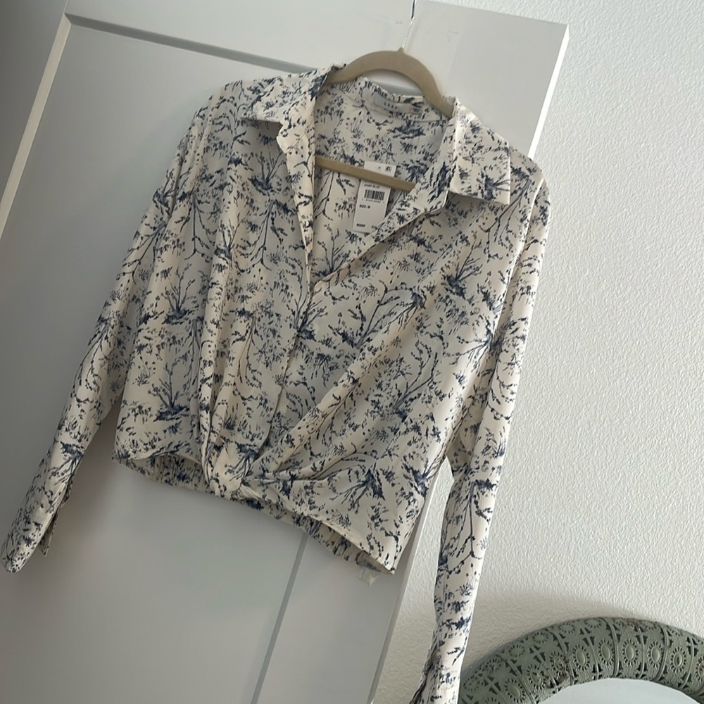 This print is so pretty and the material is silky!